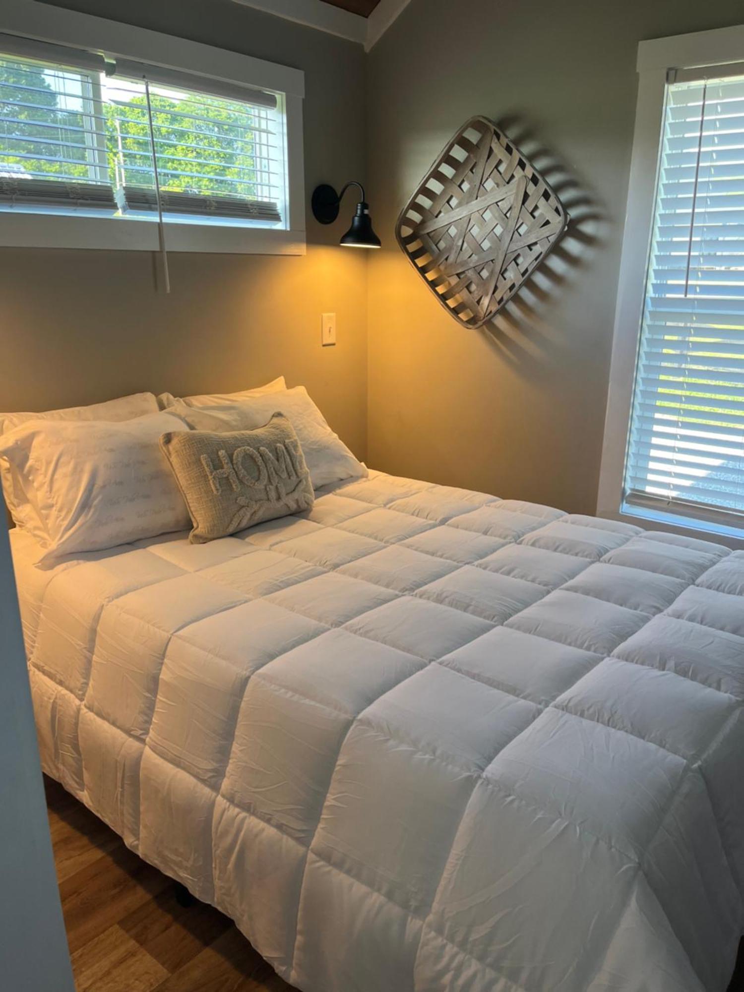 Luxury Riverfront Tiny House- Amazing Views- #111 Strawberry Plains エクステリア 写真