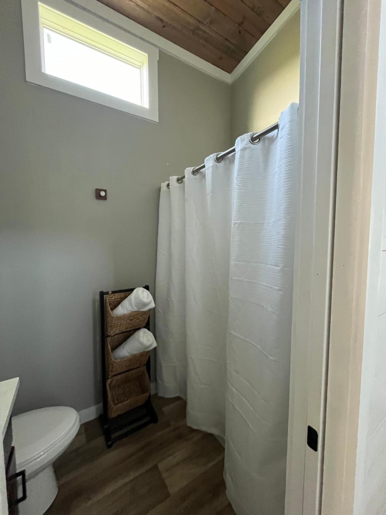 Luxury Riverfront Tiny House- Amazing Views- #111 Strawberry Plains エクステリア 写真
